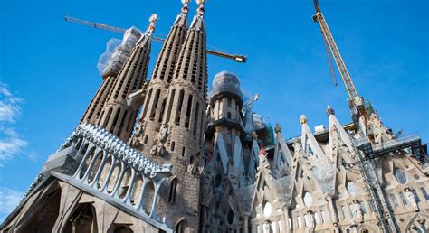 which tower in sagrada familia is better